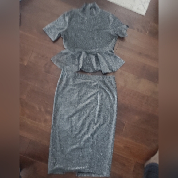 Sparkly set in silver peplum top and pencil skirt pass knee length size … - Picture 1 of 3